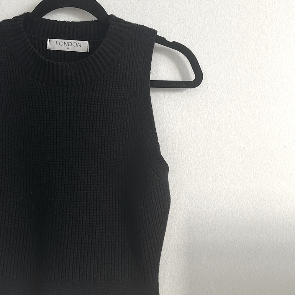 Black Sleeveless Knit Crop Top, Sz M - Picture 5 of 9